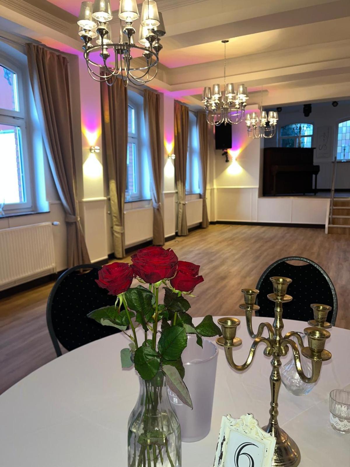 Zur Sonne "Gasthaus-Bar-Events" Poppenhausen Zewnętrze zdjęcie