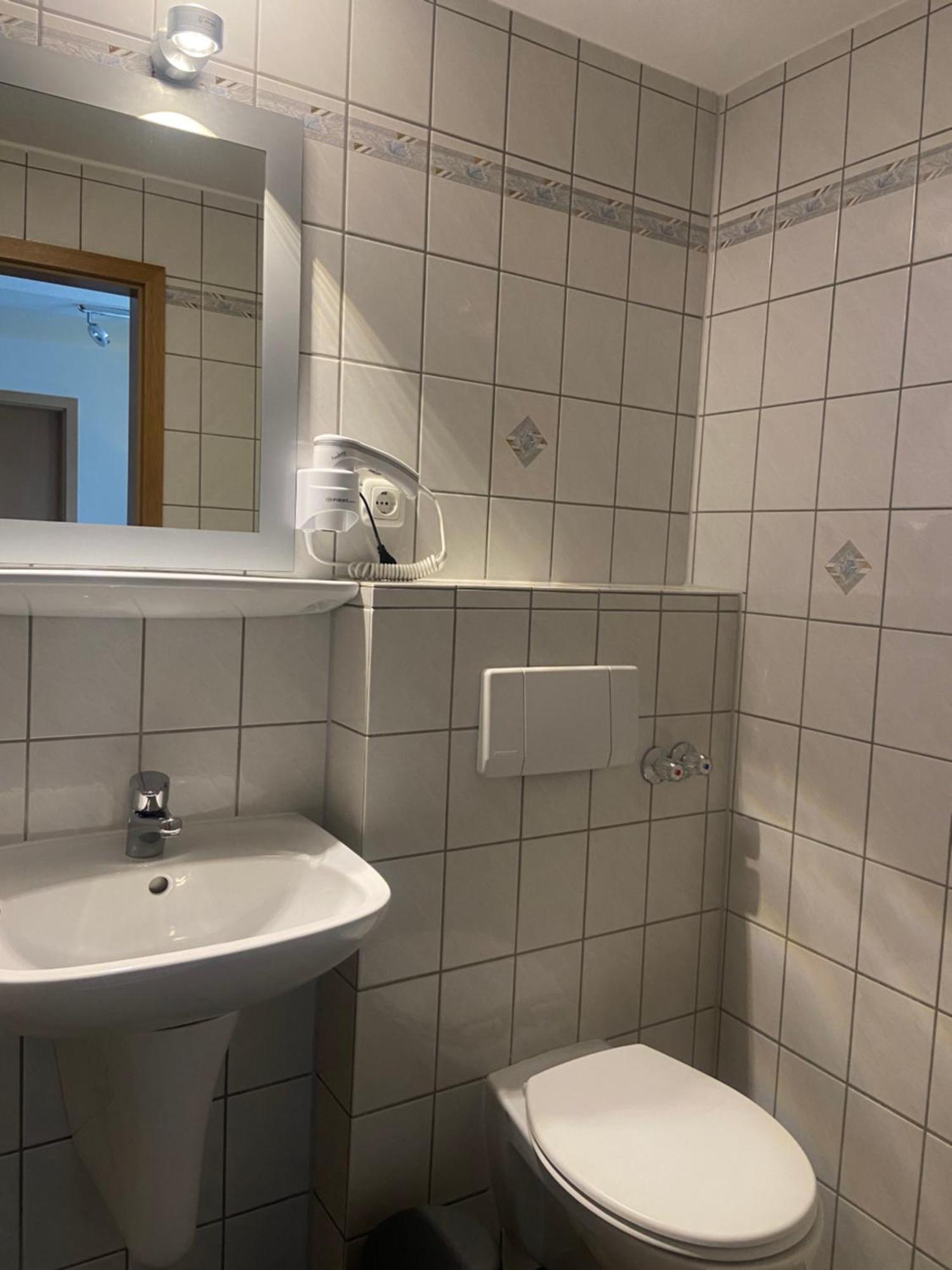 Zur Sonne "Gasthaus-Bar-Events" Poppenhausen Zewnętrze zdjęcie