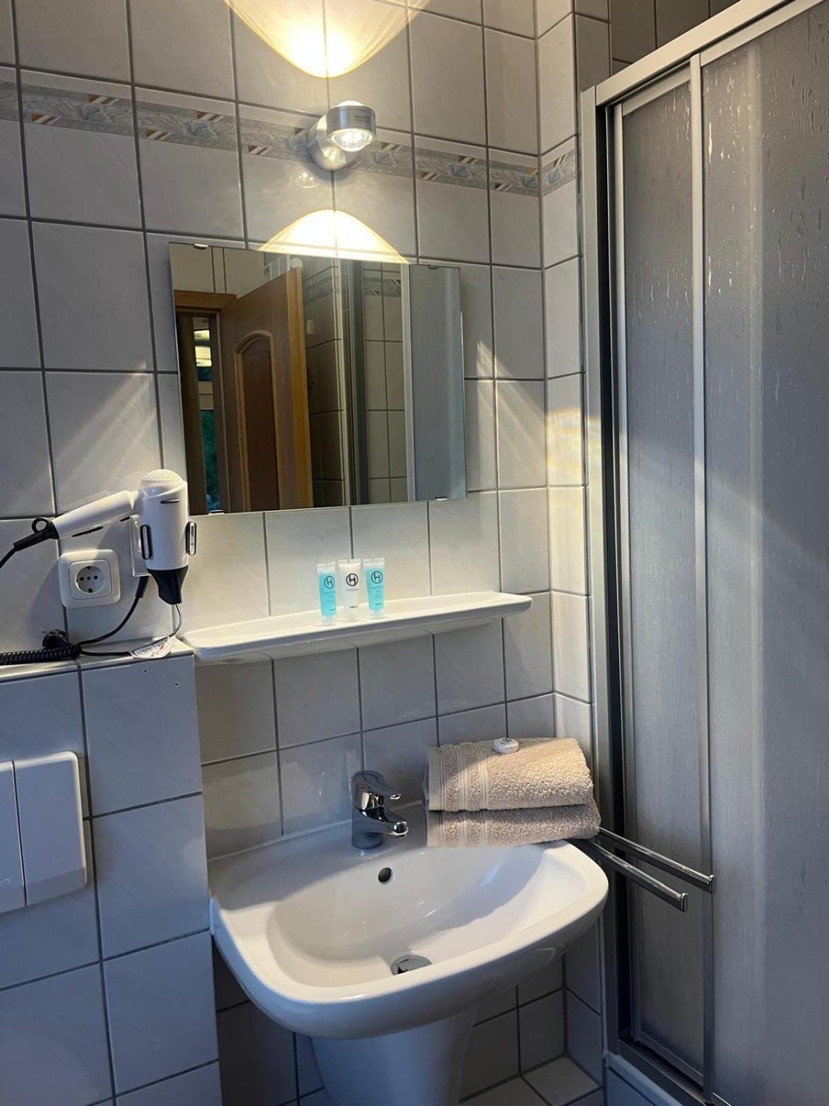 Zur Sonne "Gasthaus-Bar-Events" Poppenhausen Zewnętrze zdjęcie